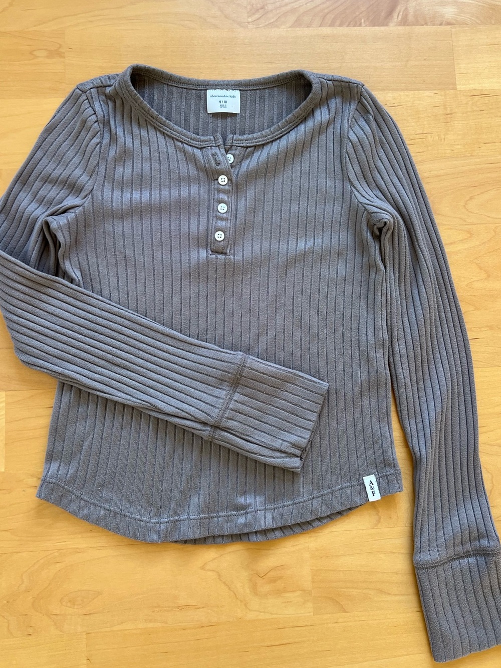 abercrombie kids Ribbed Henley Long Sleeve Top in Taupe Gray